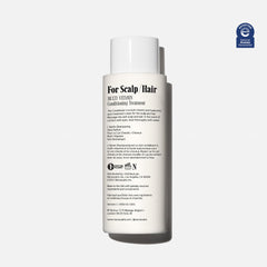 Nécessaire pump close-up highlighting easy dispensing benefit
