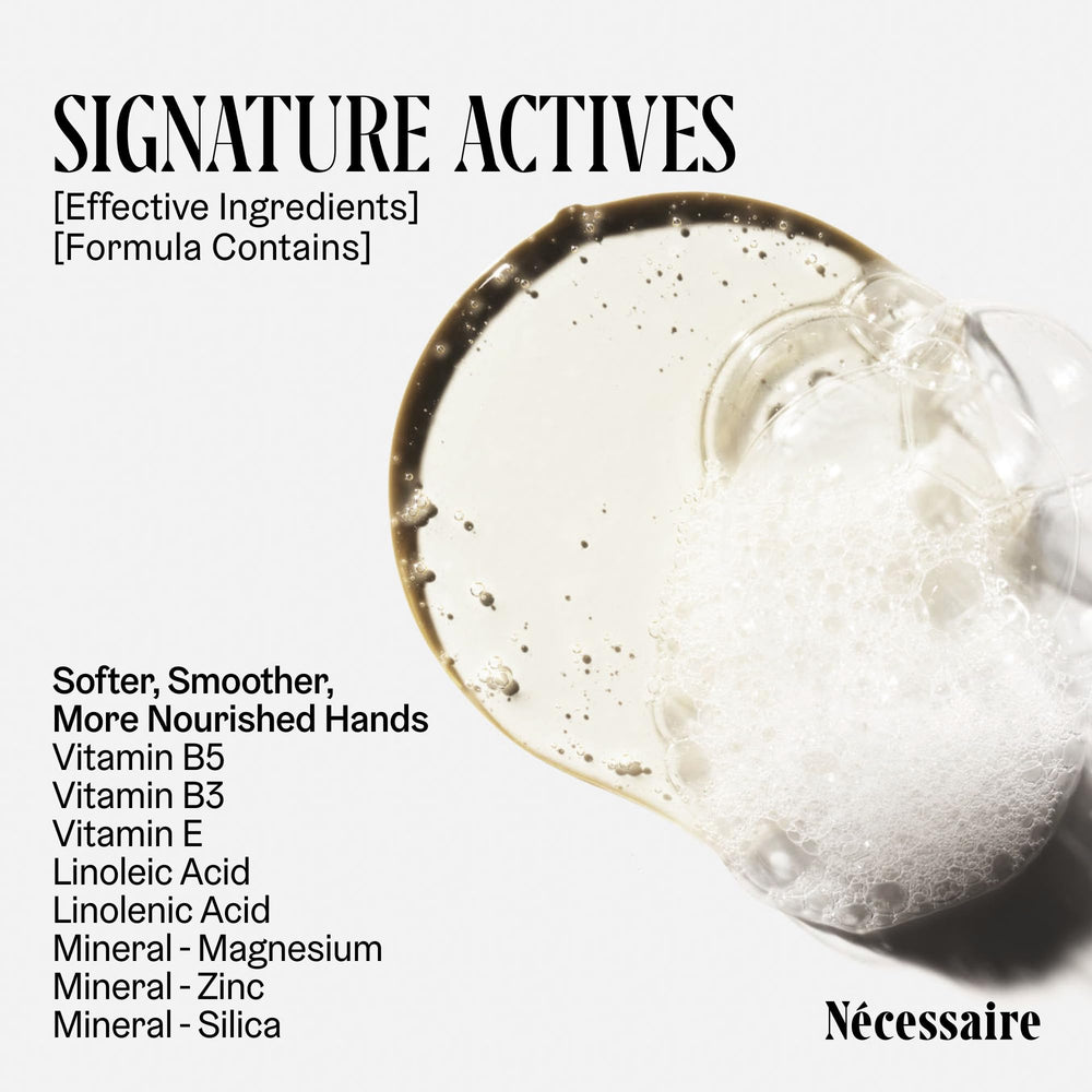 Nécessaire scent notes card listing sandalwood, pepper, iris, jasmine for warm aroma