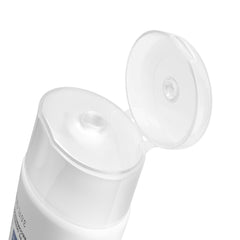 Neutrogena splash scene proving water resistance up to eighty minutes