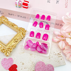 NEWSPIED hands wearing short square nails in everyday setting for comfortable wearable look