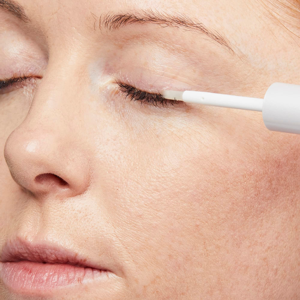 No7 applicator close-up showing brush tip for precise lash application