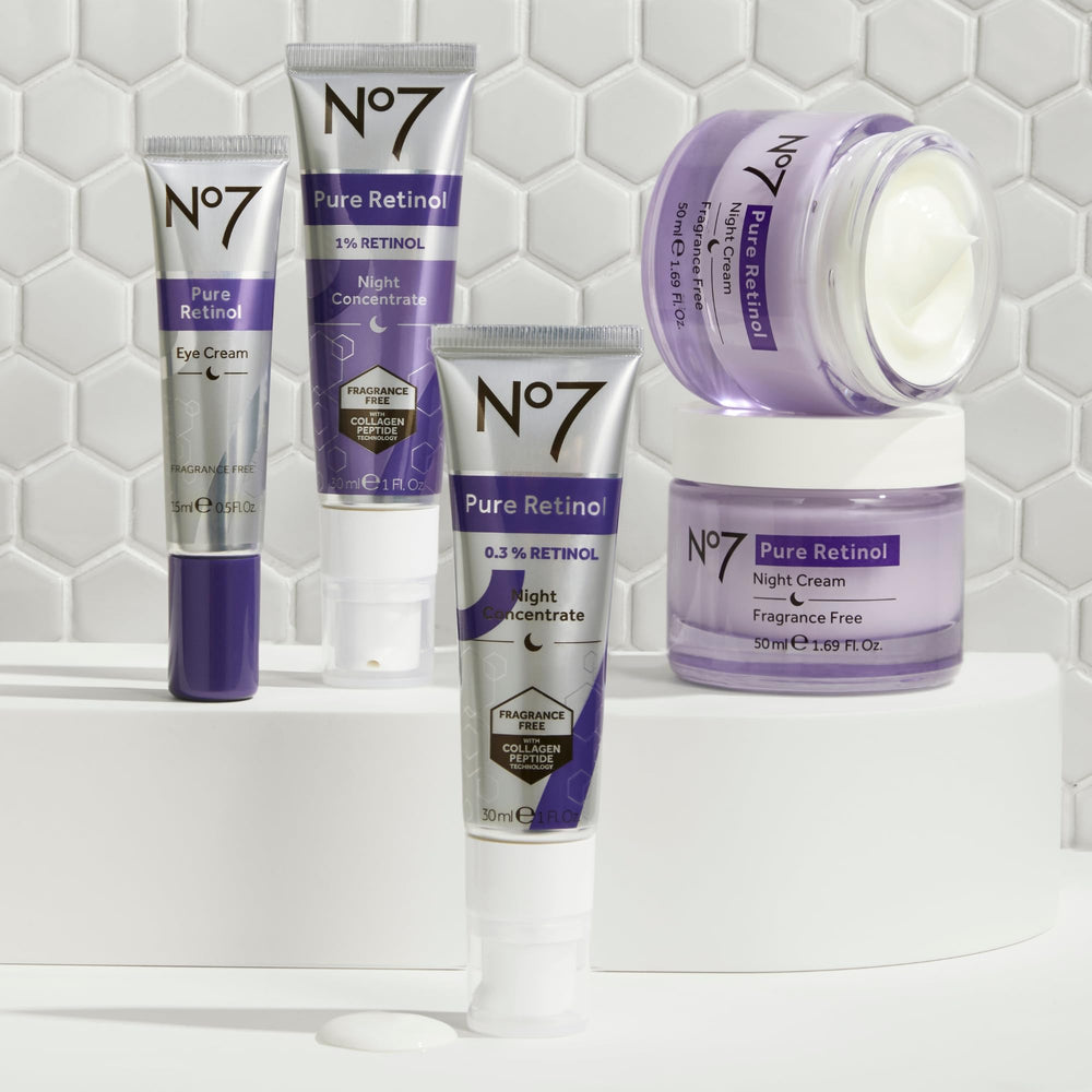 No7 bottle and outer box arranged to show retail packaging and gifting benefit