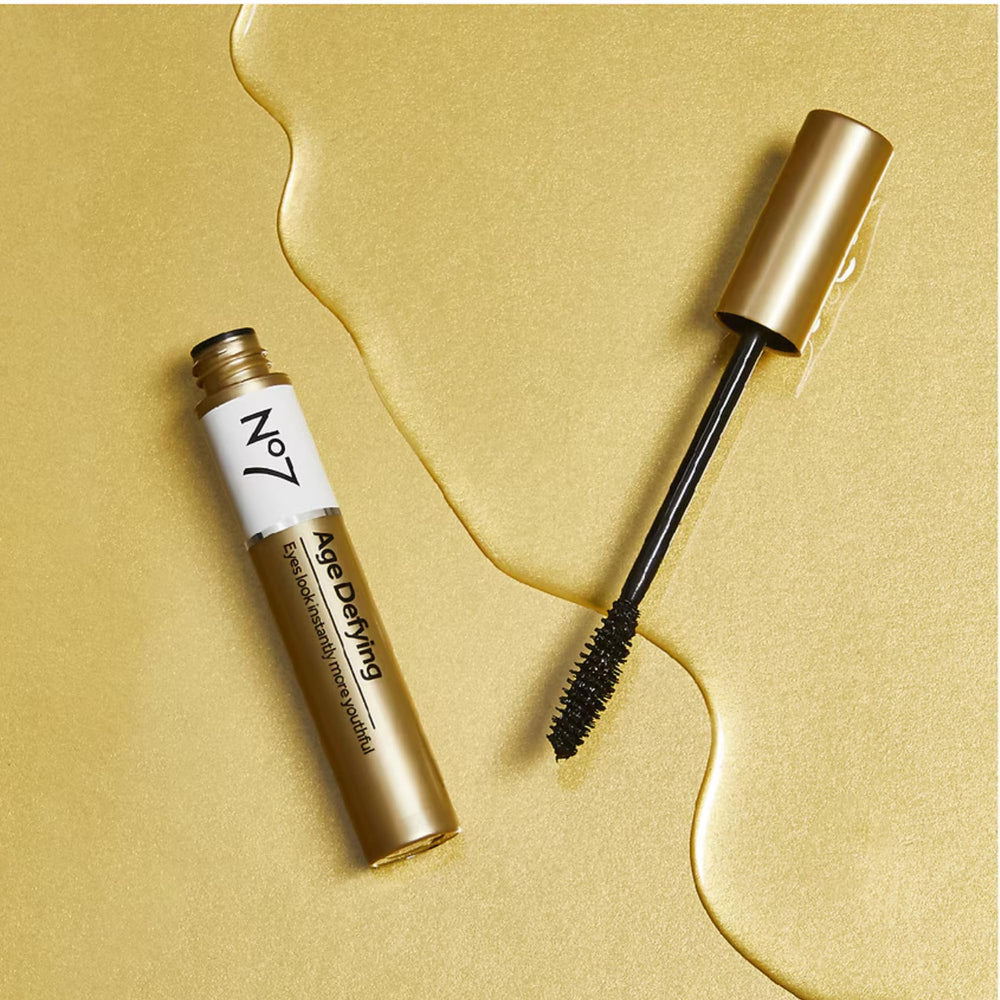 No7 wand coating detail highlighting creamy formula for clump-free, buildable volume