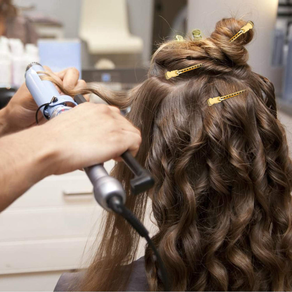 NORACLAN clips holding hair in salon demonstrating secure grip during styling