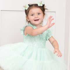 OAOLEER tulle close-up highlighting wing texture and durable finish for lasting wear