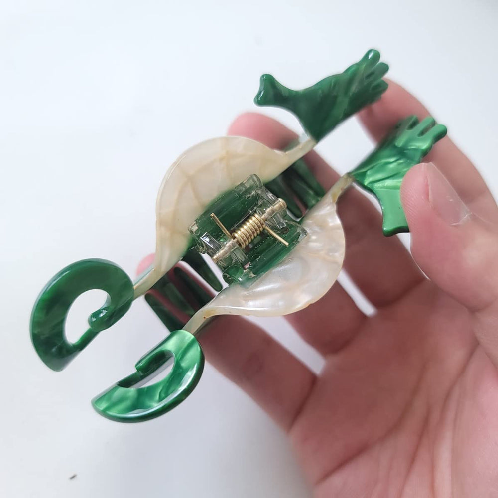 OMG Decor clip in gift box suggesting ready-to-give present option