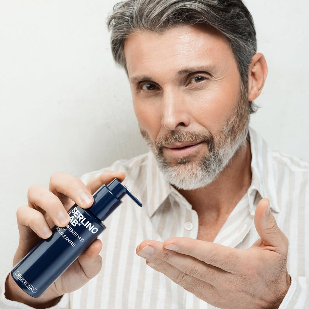 Omnis Uomo foamy texture on hand demonstrating gentle lather and cleansing action