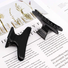 Ondder clip used in bathroom mirror setting for quick styling