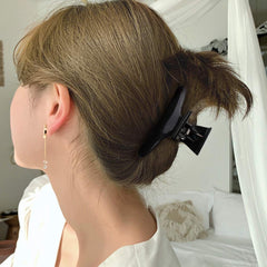 Ondder lifestyle home styling holding sections for blow-drying and easy styling