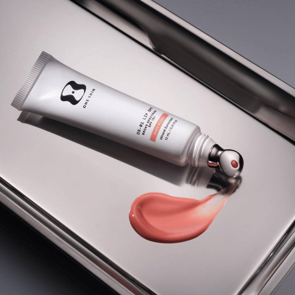 oneskin nighttime application on lips illustrating overnight restorative benefit
