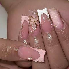 Onsdag front packaging showing glossy French tips and neat presentation for convenience
