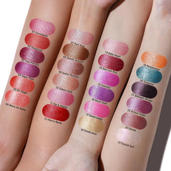 Oulac application on lips close-up highlighting metallic 3D shine and comfort