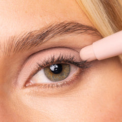 Palladio built-in sponge detail for effortless blending on the go