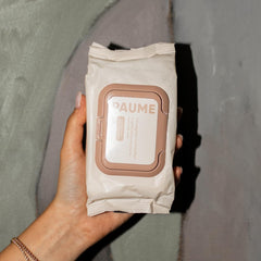 PAUME wipes next to a phone showing 20-count size for quick reference