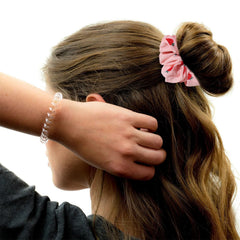 Pejlnd scrunchie detail showing elastic core for strong stretch without pulling