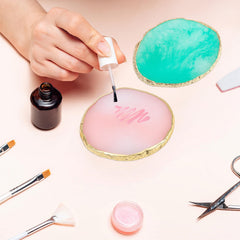 Pengxiaomei palettes in use mixing polish demonstrating clean blending benefit