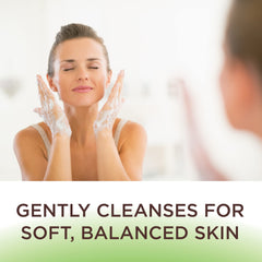pHisoderm gel texture close-up illustrating smooth lather and gentle cleansing