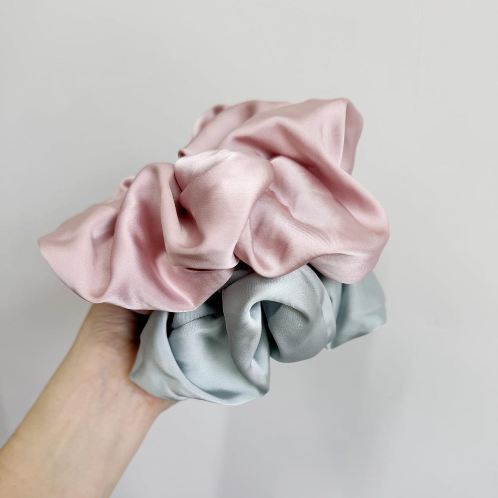 PIDOUDOU worn in a high ponytail demonstrating reliable grip and gentle hold