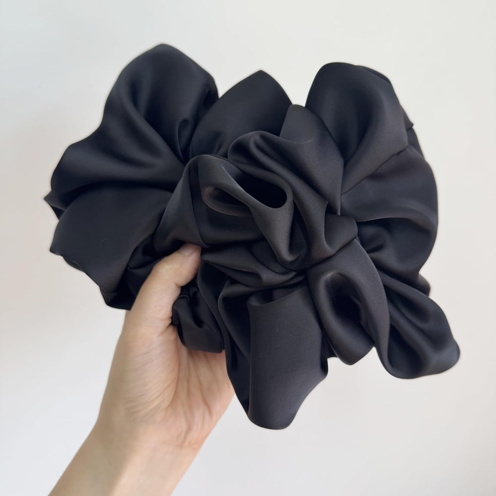 PIDOUDOU satin texture close-up highlighting smooth fabric that reduces friction