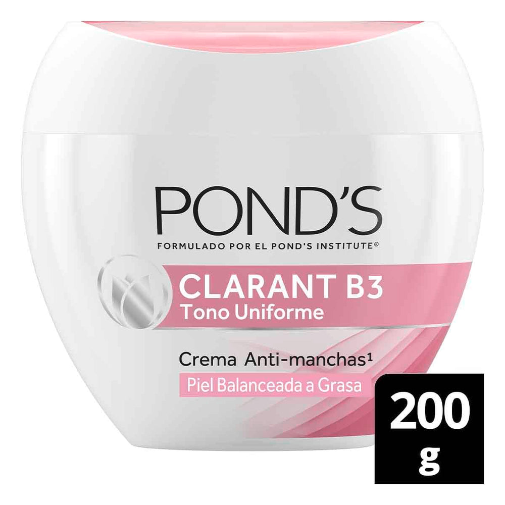 POND'S close-up cream texture demonstrating smooth absorption and lightweight hydration benefit