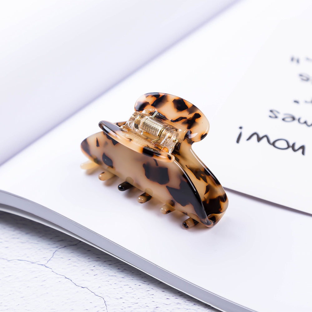 Prettyou close-up of acetate texture highlighting glossy polish and durability
