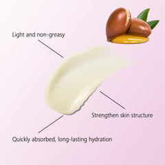 Qawnfy Cemenrete application on lips for instant moisturized, plumper look