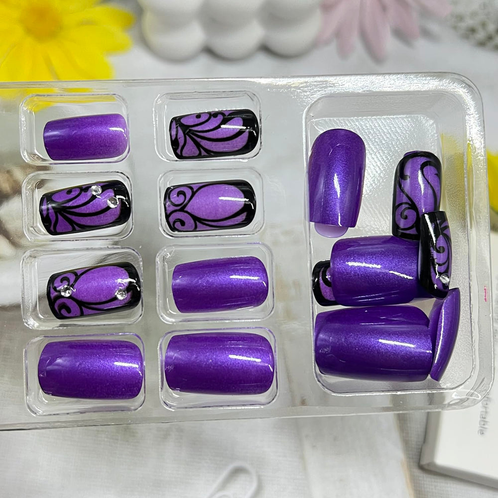 QEYRIYI hand model wearing nails to show scale and realistic full-coverage fit