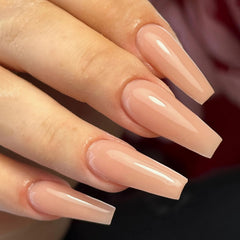 Qsnidy close-up of nail surface highlighting glossy finish and smooth texture