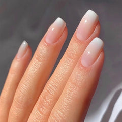 Qsnidy close-up of pink ombré gradient highlighting glossy finish and salon look benefit