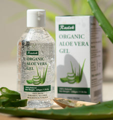 Raslok aloe vera gel creamy-clear texture close-up highlighting smooth, non-sticky feel