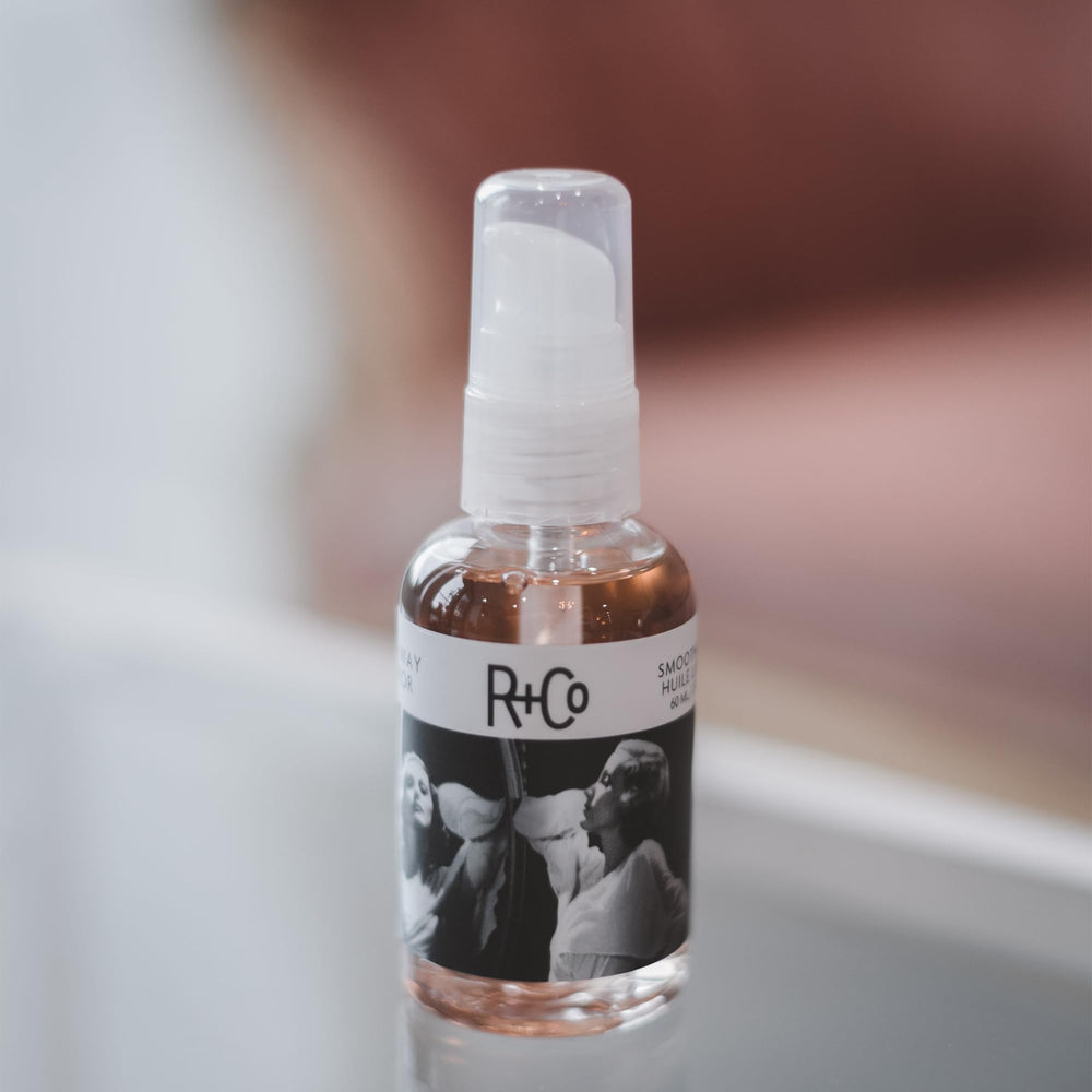 R+Co two way mirror pump and cap detail highlighting precise dispensing benefit