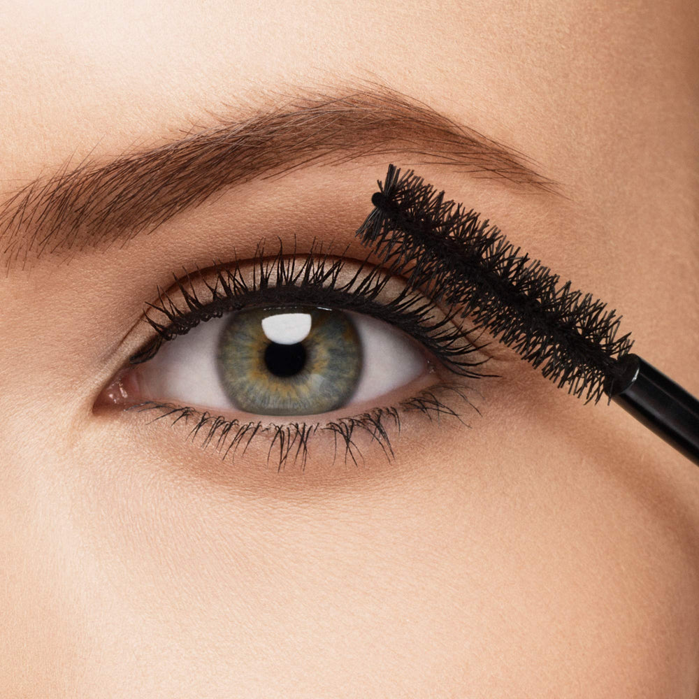 Revlon Volumazing before and after lashes demonstrating root lift and fuller, fanned effect