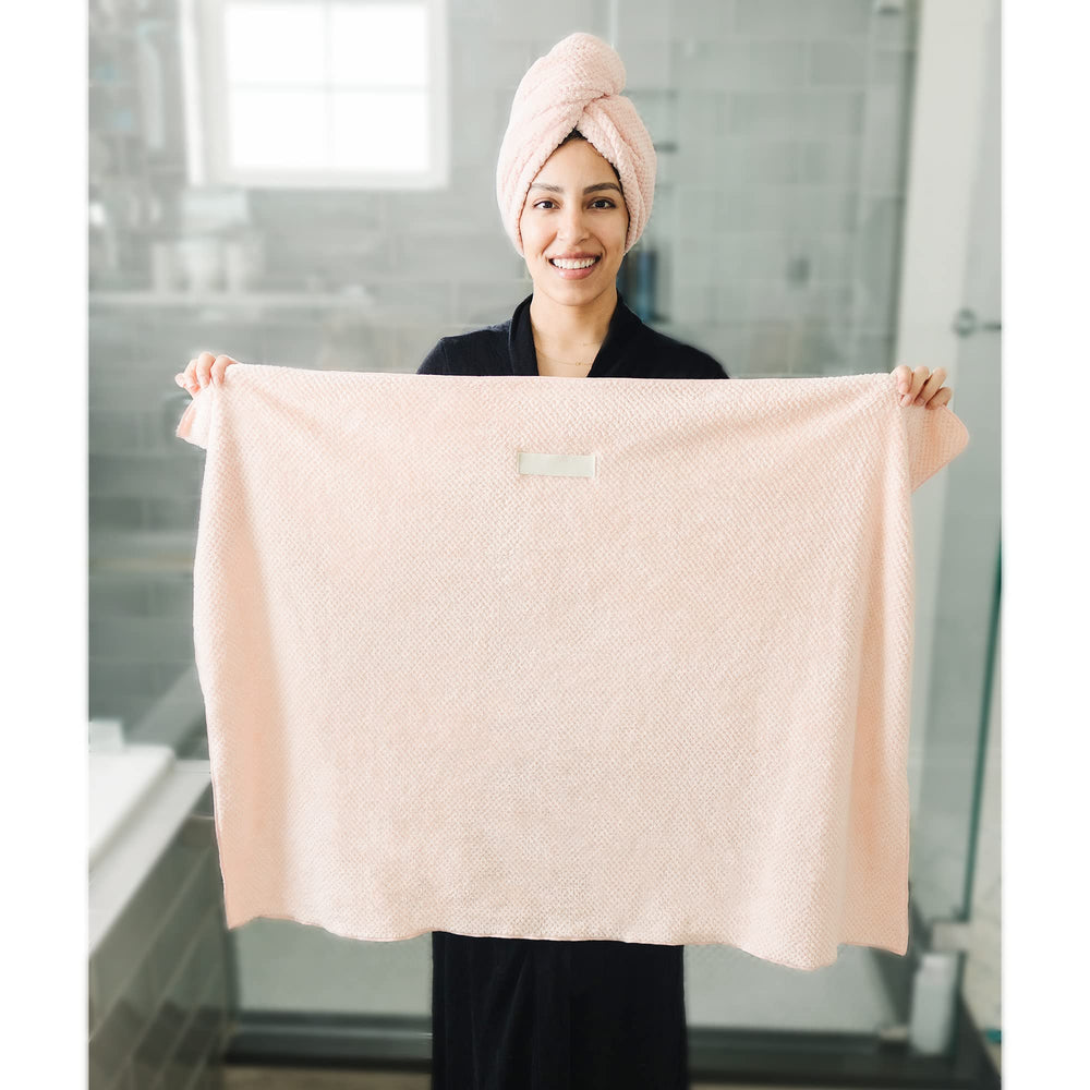 ROLSHOL close-up of microfiber texture highlighting fast absorbency and softness
