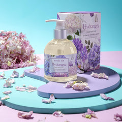 ROMIIE ZOI foam texture detail showing creamy lather benefit: gentle cleansing