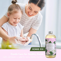 ROMIIE ZOI foam texture close-up demonstrating gentle, moisturizing lather