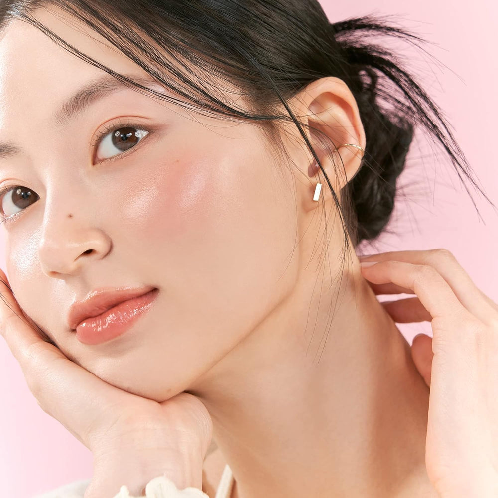 rom&nd balm texture close-up showing watery, glossy finish that smooths and hydrates