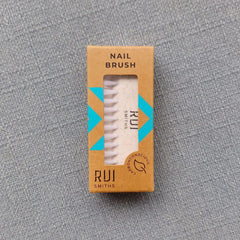 Rui Smiths rinsing bristles demonstrating easy-to-clean convenience