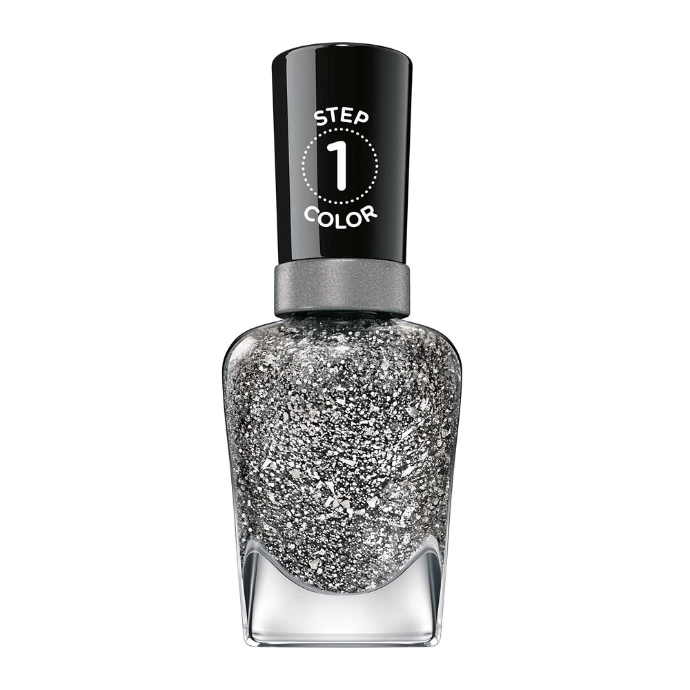 Sally Hansen lifestyle shot of finished mani with Deep Sea Diamond benefit eye-catching style