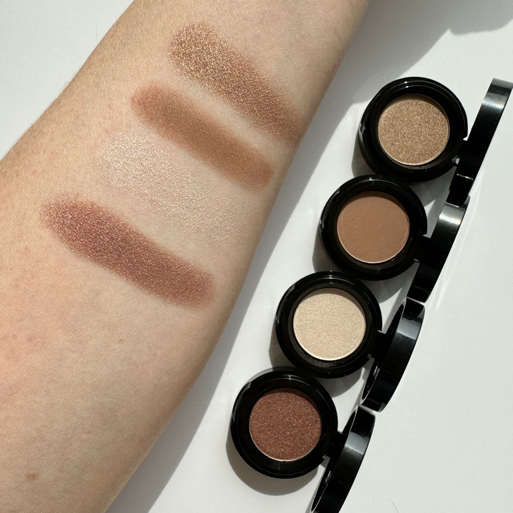 Sandstone Scandinavia compact open revealing pan size and travel-friendly design benefit