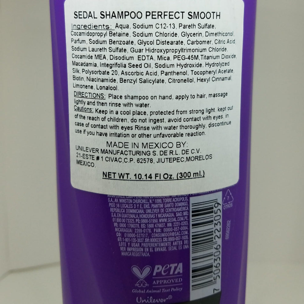 Sedal Liso Perfecto shampoo being lathered in hair, showing Sedal smoothing action and improved manageability