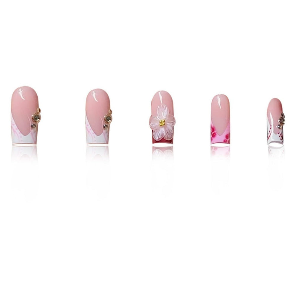 SEENEEY nails being pressed on a hand for quick salon-quality look benefit