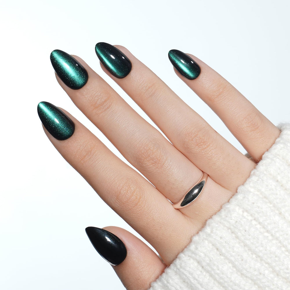 SEEWEE front packaging of green cat eye press on nails showing kit and storage box benefits