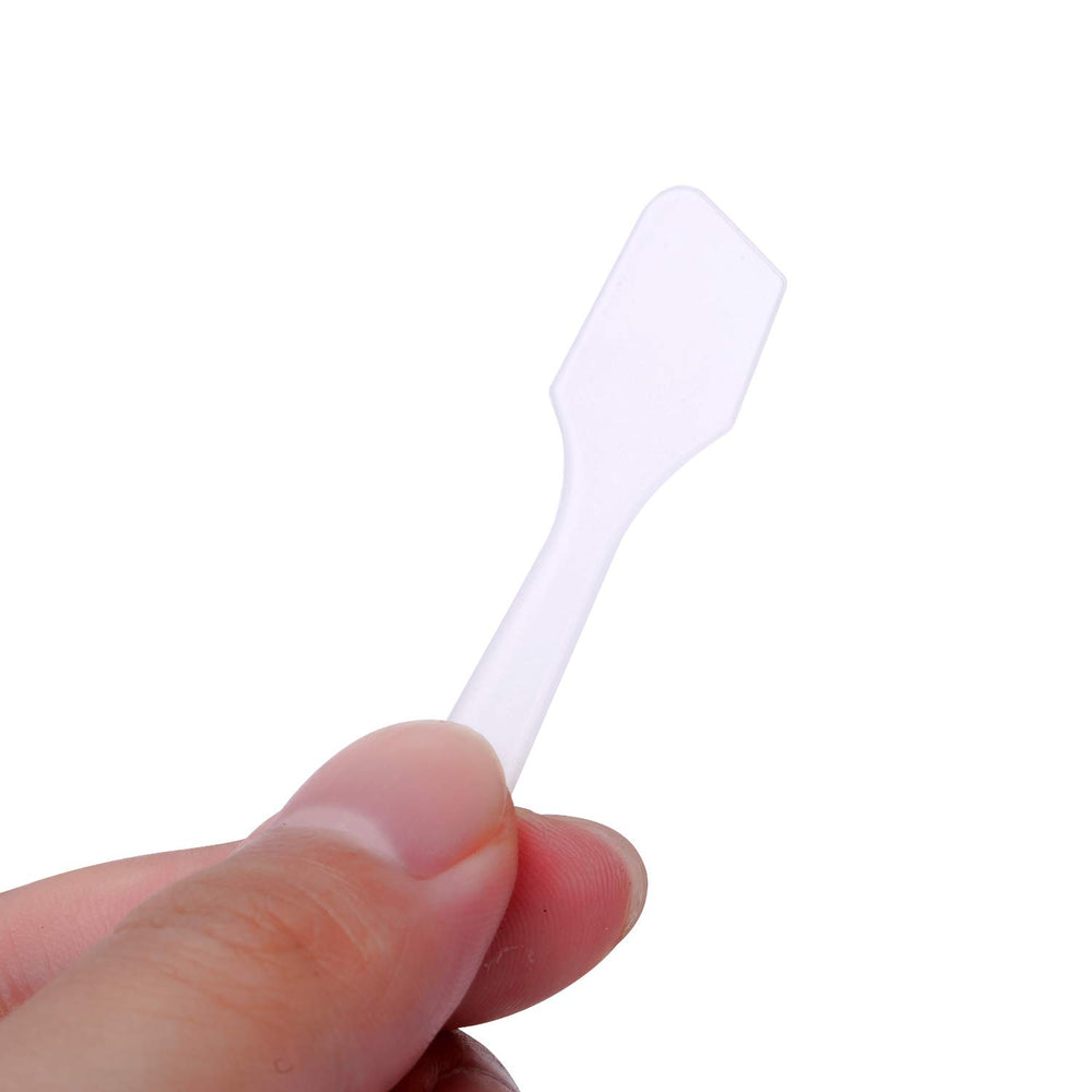 Senkary spatula applying a face mask showing hygienic, even spread