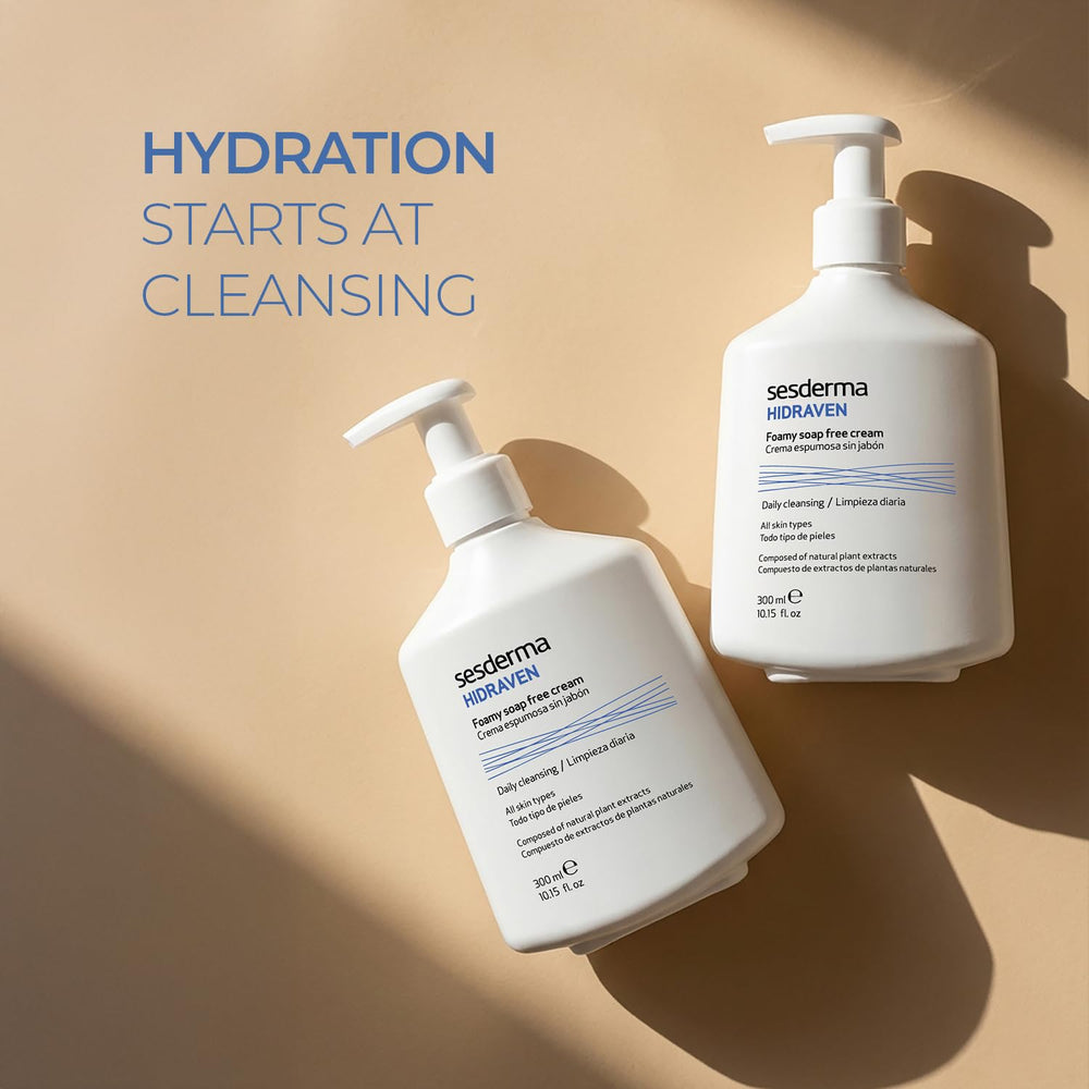 Sesderma HIDRAVEN held in hand for scale conveying the 10.14 fl oz size and travel convenience