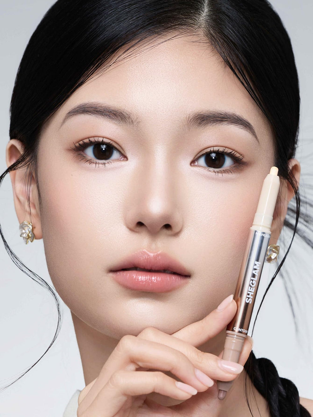 SHEGLAM dual-ended detail displaying contour and highlight tips for precision