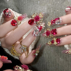 SINHOT model hands wearing nails at an event demonstrating instant salon-ready look