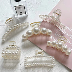 Sisiaipu front view of pearl clips showing elegant design and secure hold