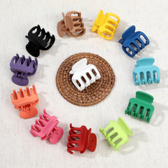 Sisiaipu in-use on hair securing a half-up style for daily convenience