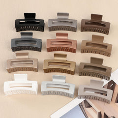 Sisiaipu clip securing half-up hairstyle showing secure hold and style benefit