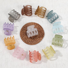 sisiaipu clips on counter demonstrating compact, travel-ready convenience